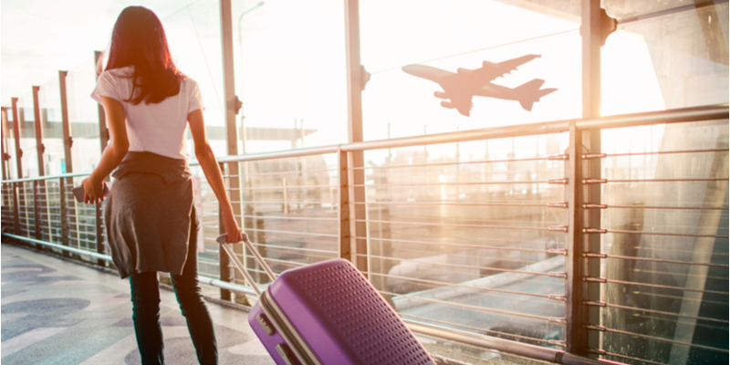 Ragazza in aeroporto