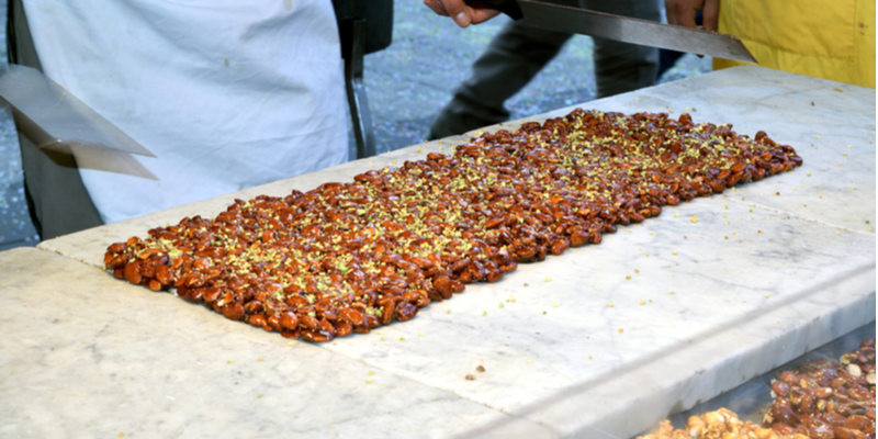 Preparazione del torrone siciliano