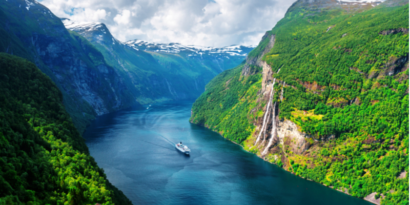 Fiordo di Sunnylvsfjorden e delle famose cascate Seven Sisters, Norvegia occidentale