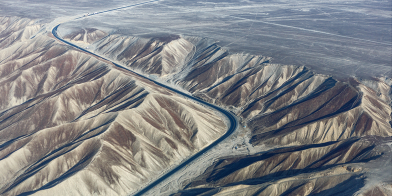 L'autostrada panamericana nella zona del deserto di Nazca - Perù, Sud America