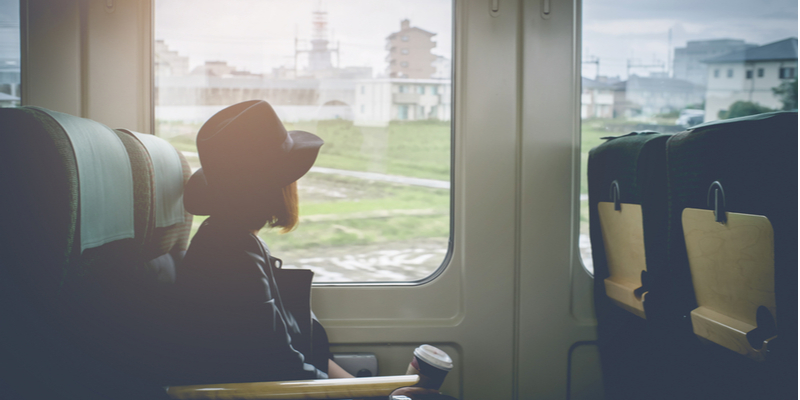 RAGAZZA IN TRENO