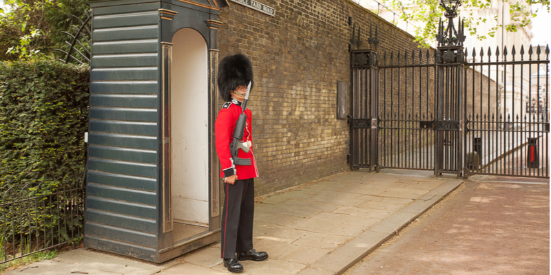 Guardia in servizio davanti Clarence House