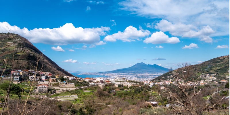 Vista del Vesuvio dai Monti Lattari 